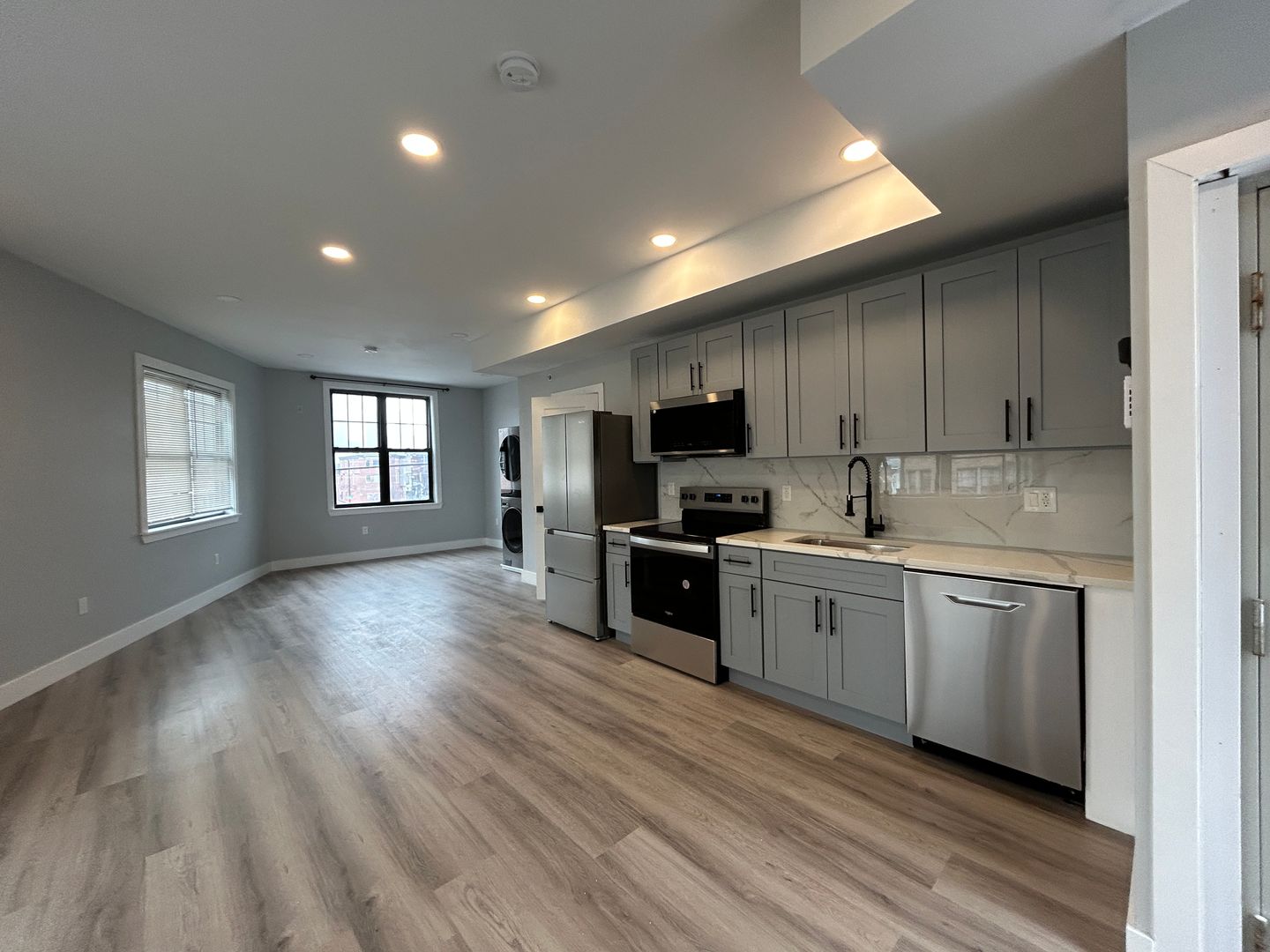 Philadelphia Apartment: 2104 Reed st