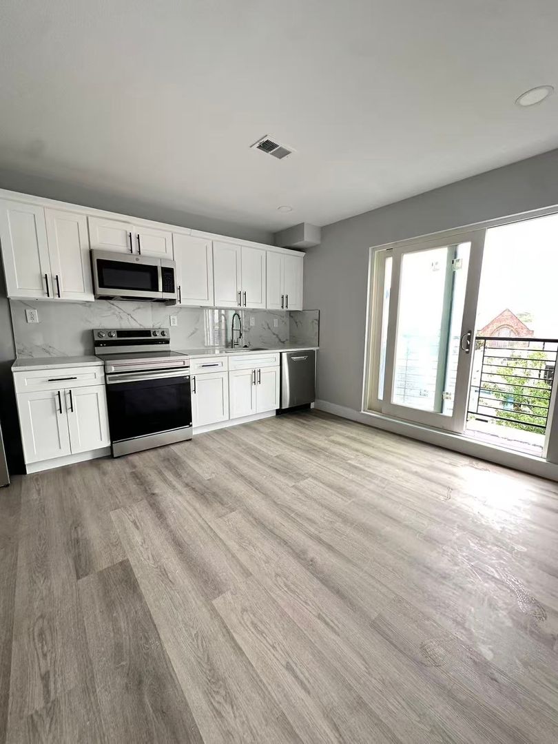 Philadelphia Apartment: 1407-11 Point Breeze Ave