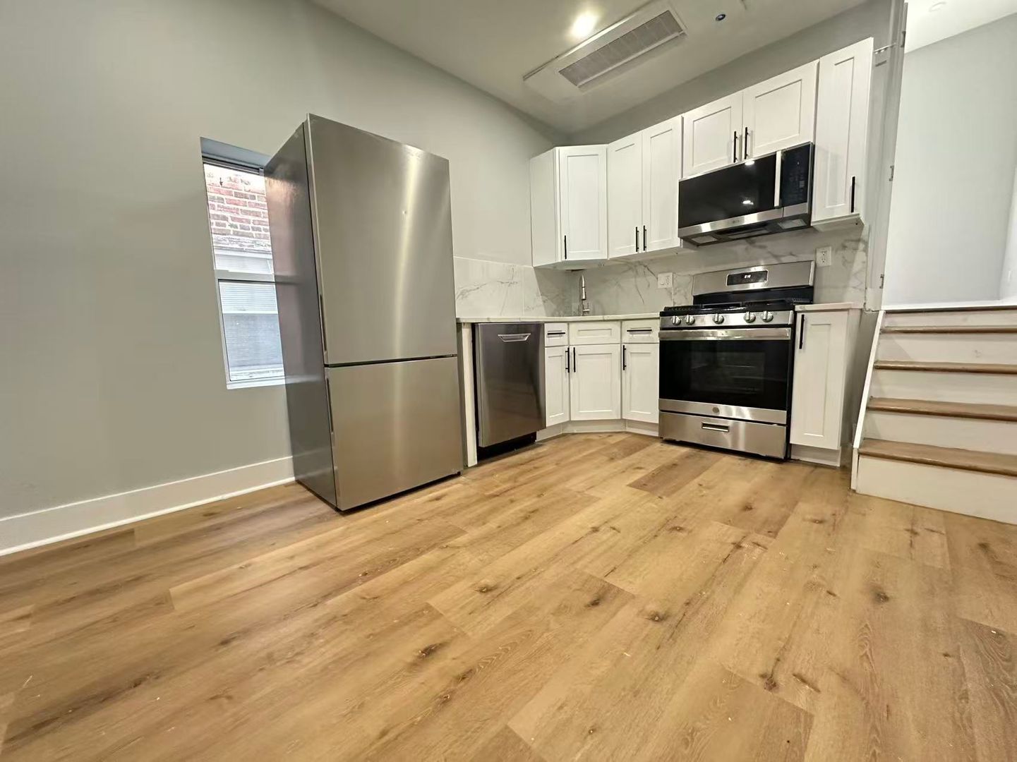 Philadelphia Apartment: 430 Dickinson St