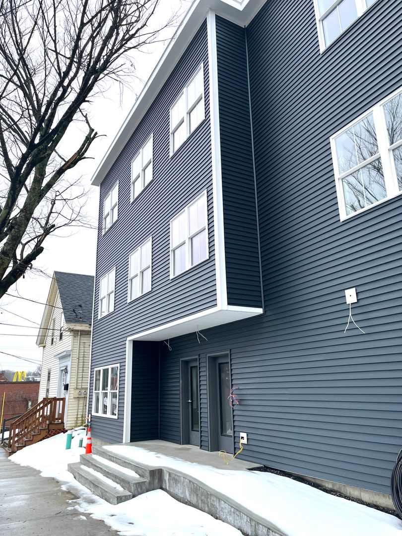 Portland Apartment: 386 St John St