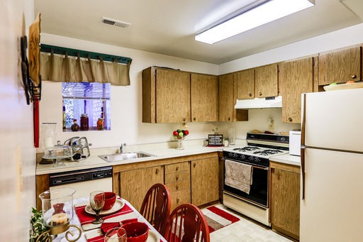 1 Bedroom with Den, Classic, Second Floor