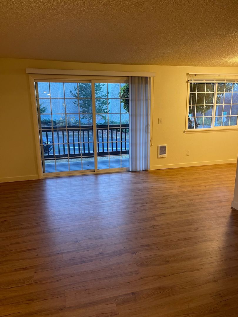 Olympia Apartment: 1250 State Ave NE