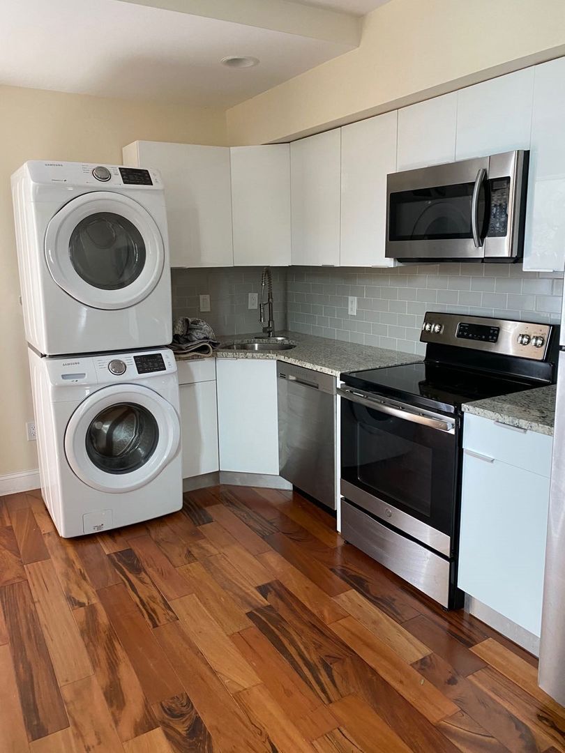 Philadelphia Apartment: 1635 S Broad st