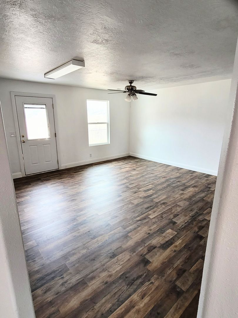 780 N Lauritzen Street , Hildale, UT 84784