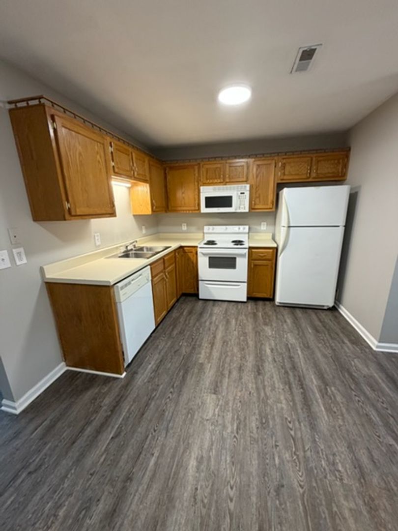 Richmond Apartment: 241 McDaniel Avenue