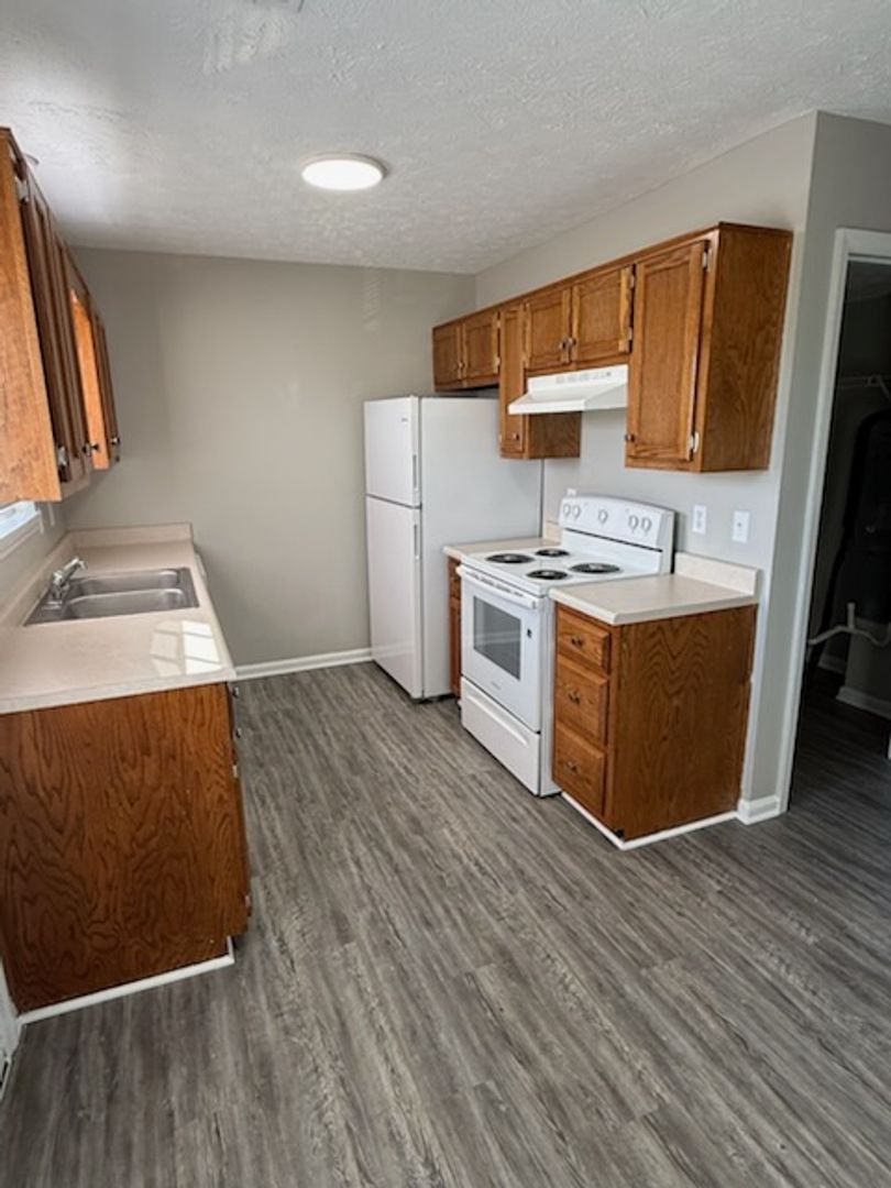Richmond Apartment: 203 Aqueduct Drive