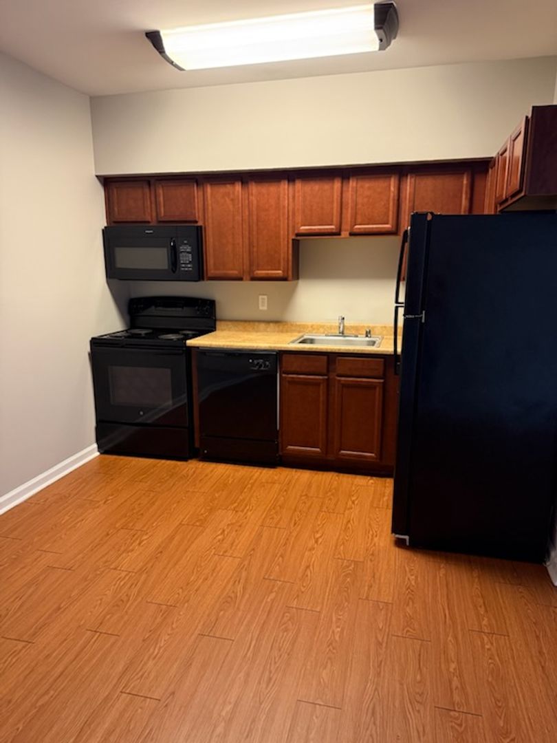 Richmond Apartment: 815 Barnes Mill Road