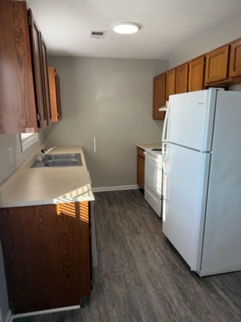Richmond Apartment: 175 South Killarney Lane