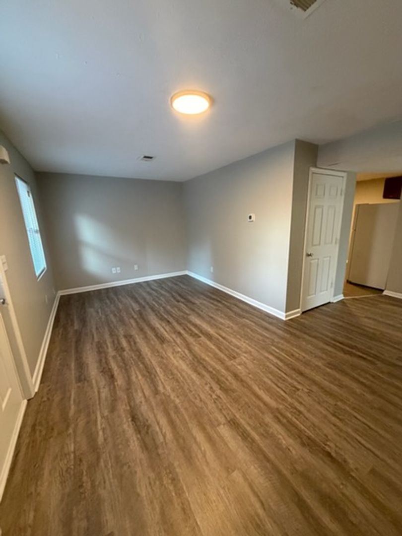 Richmond Apartment: 105 Manna Drive