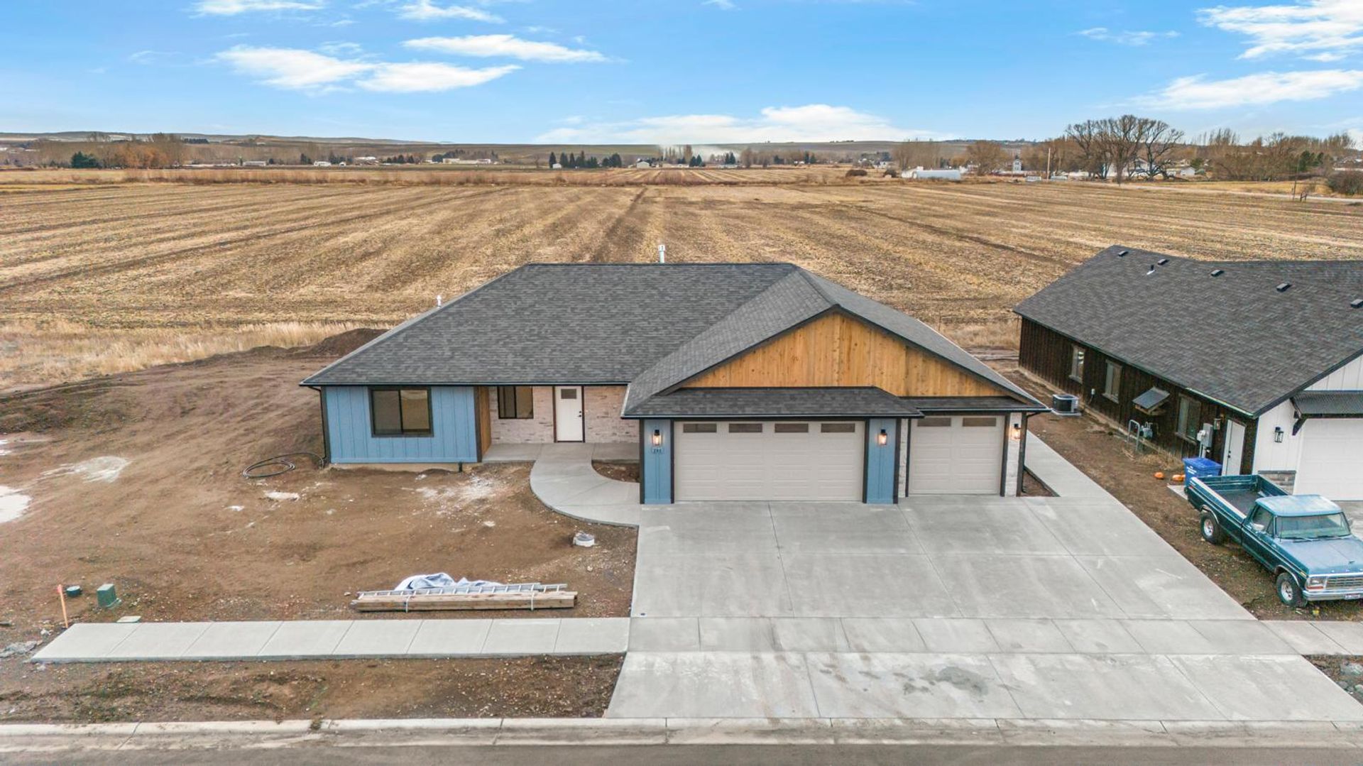 Sugar City Apartment: 288 E 5th St