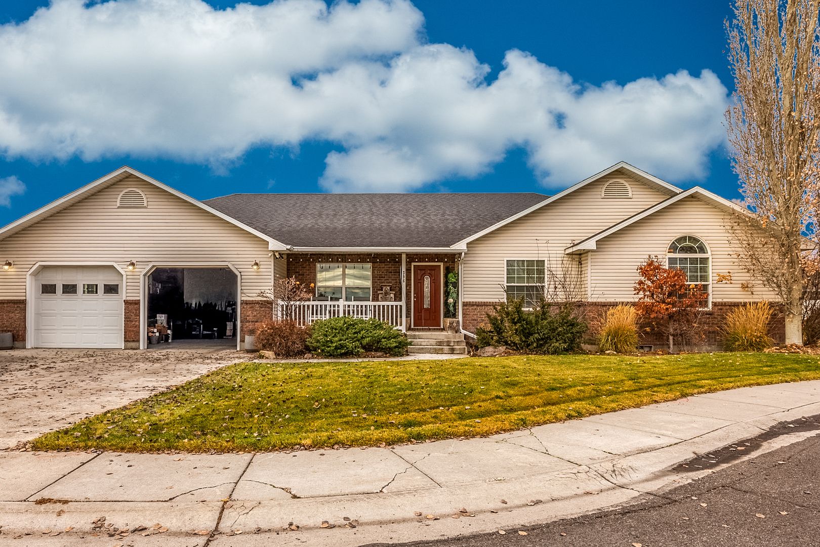 Sugar City House: 396 S Palomino Drive