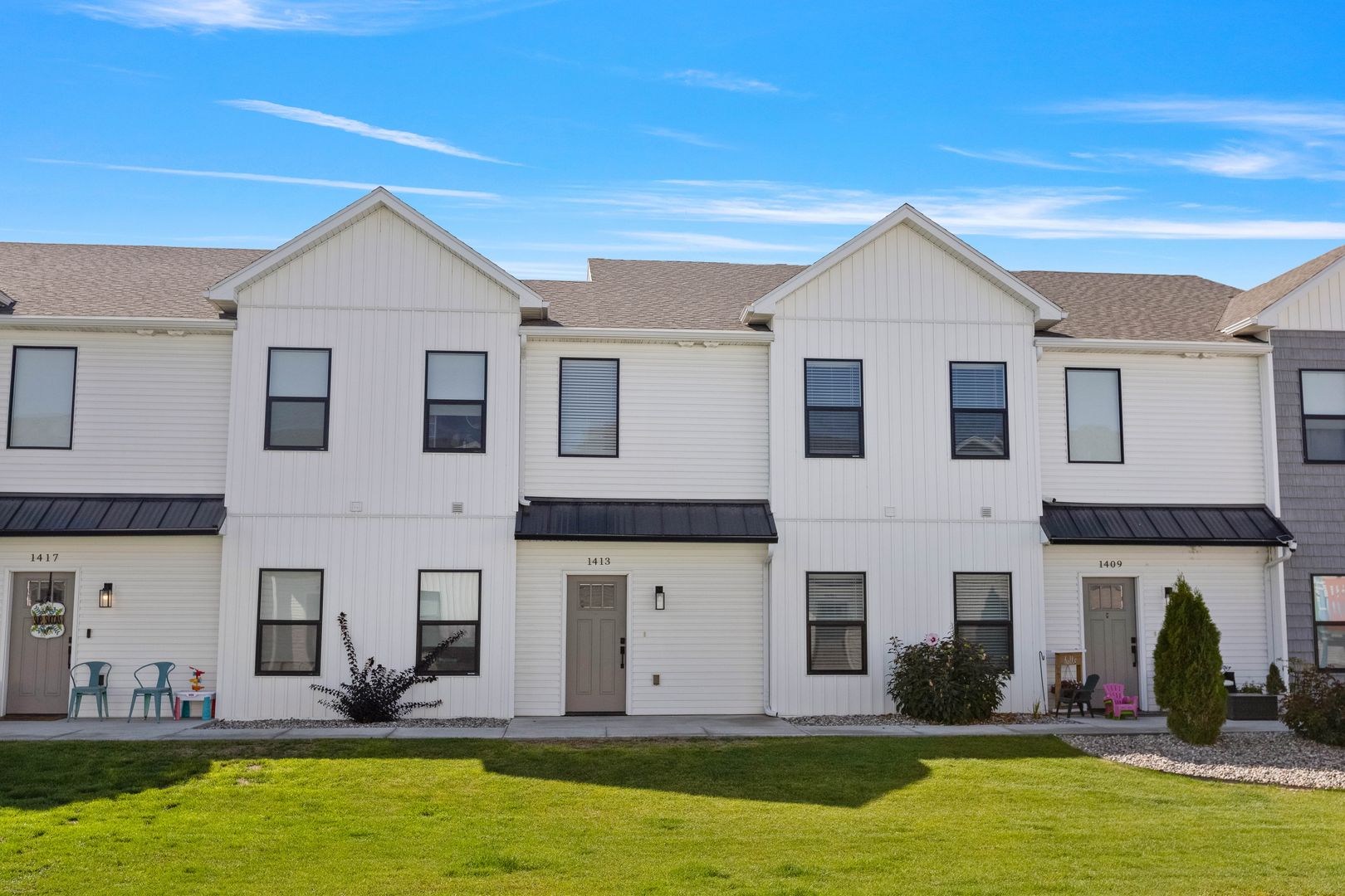 AMMON 3 BED 2 BATH TOWNHOME WITH 2 STALL GARAGE ATTACHED.