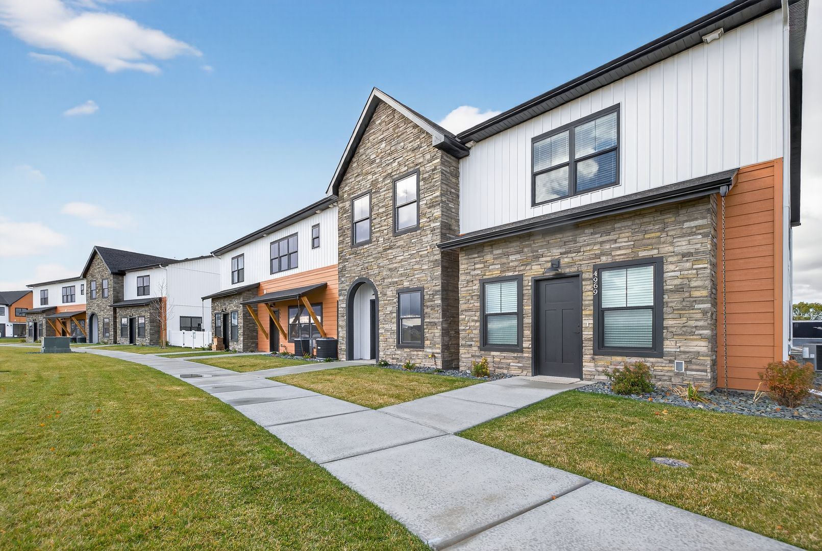 Idaho Falls House: 5105 N Beach Dr