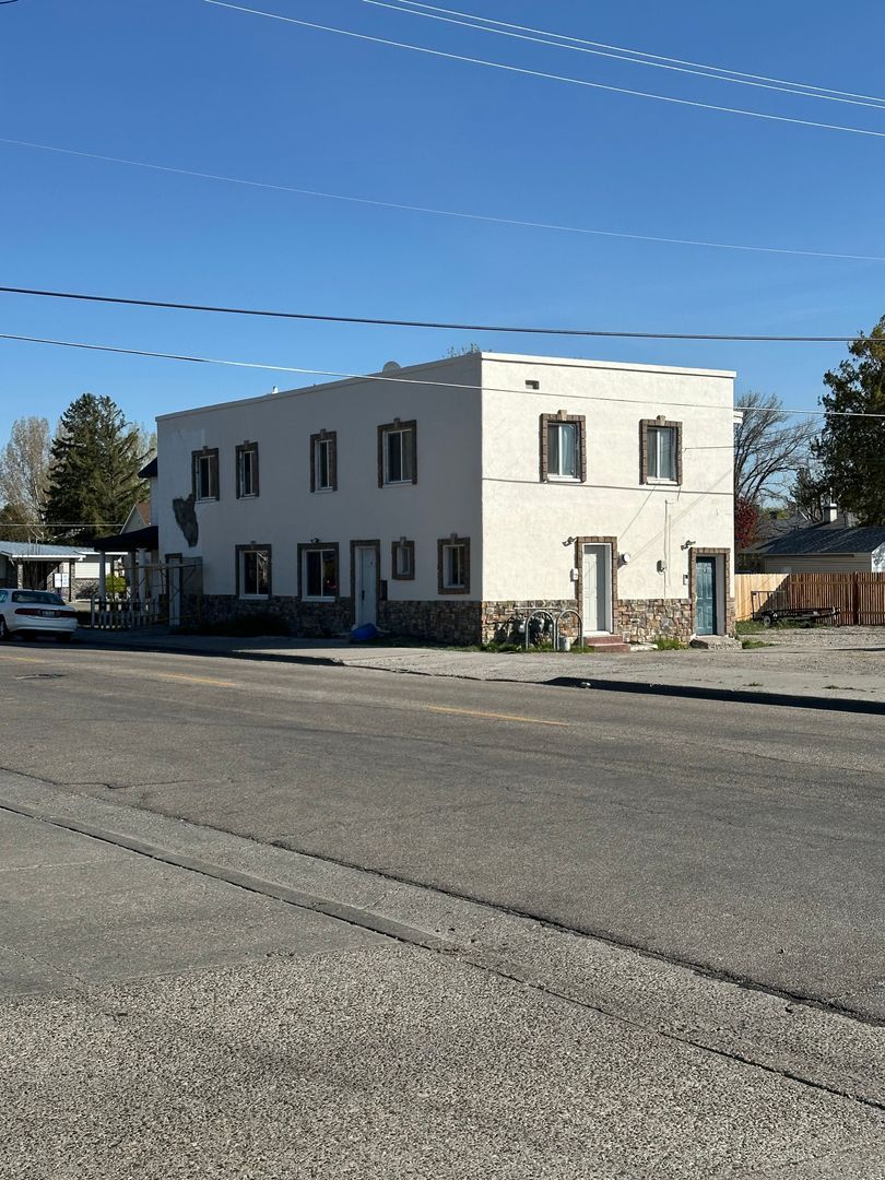 Blackfoot Apartment: 62 E Alice Street