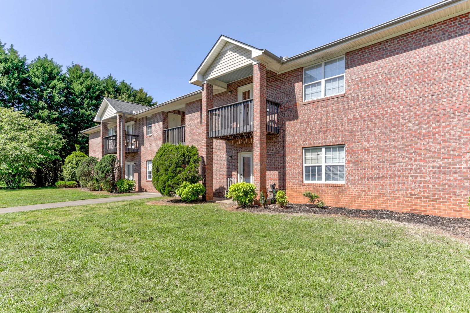 Cornelia Apartment: 120 Crown Point Drive