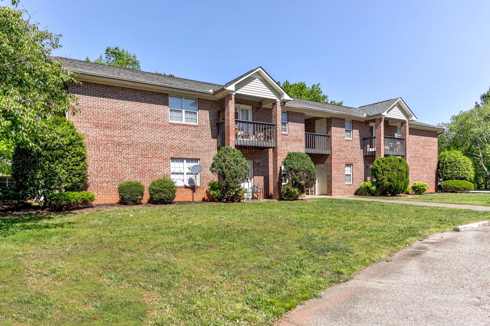 Cornelia Apartment: 120 Crown Point Drive