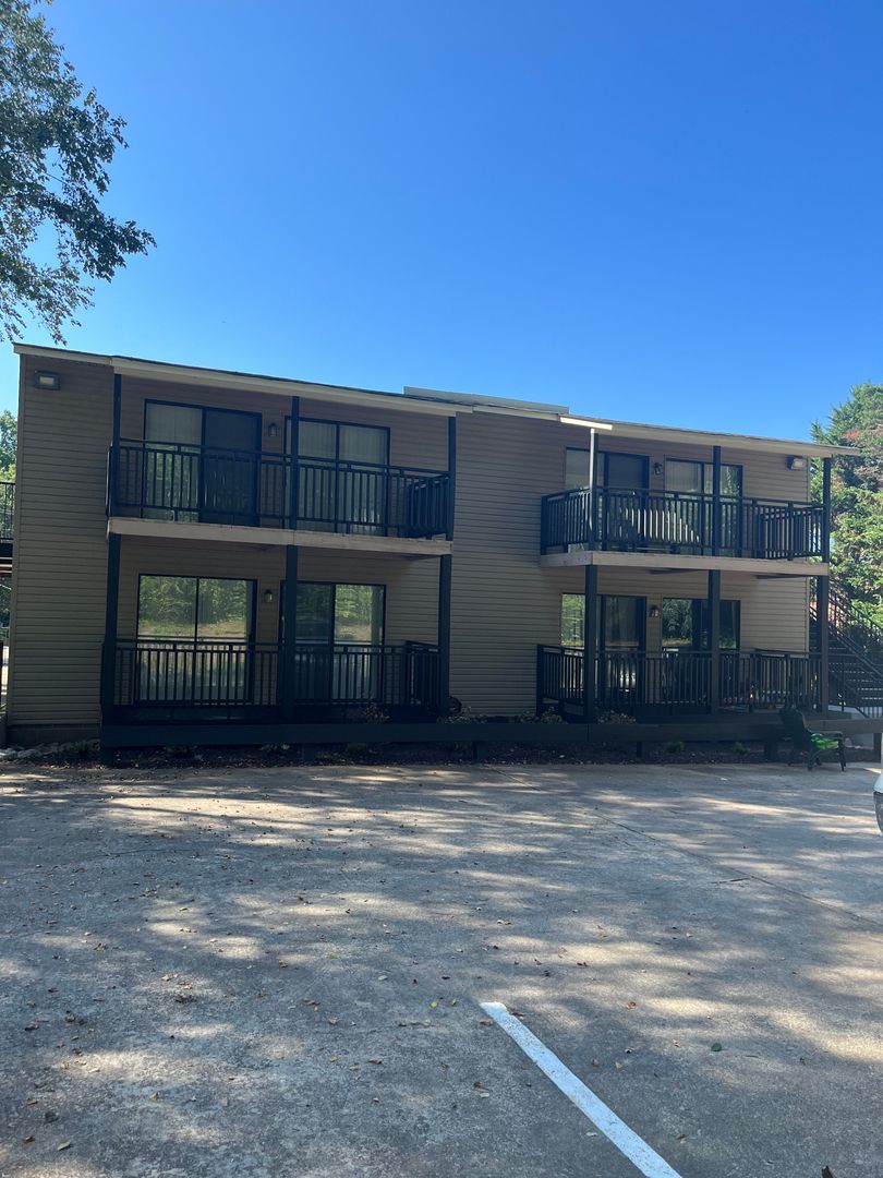 Gainesville Apartment: 832 Washington St