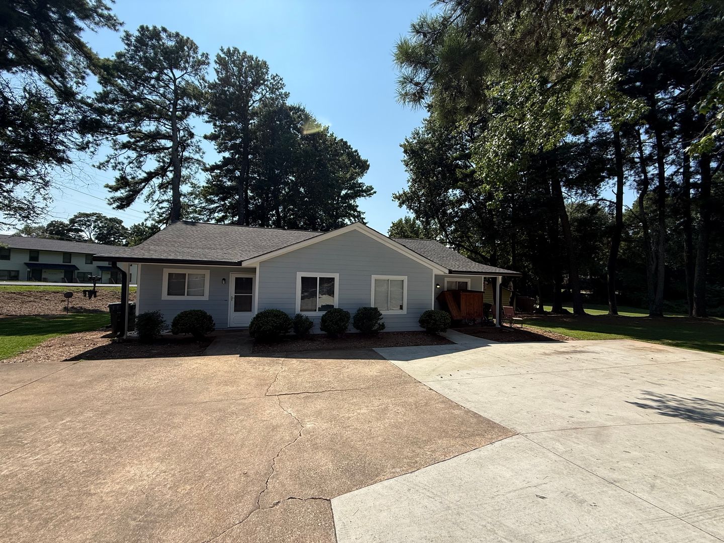 Oakwood Apartment: -4473 Oakwood Road