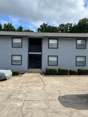 2 Bedroom/ 1 Bath Flat Upstairs Unit – photo 1