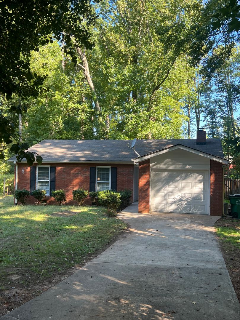 Oakwood House: 5024 Valley Court