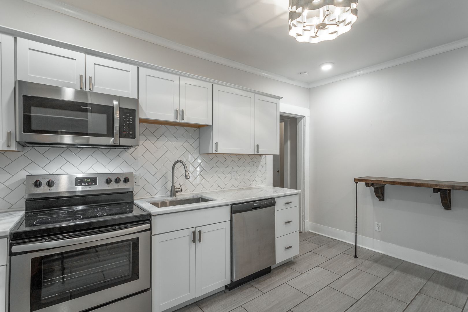 Chattanooga House: 1420 Hixson Pike