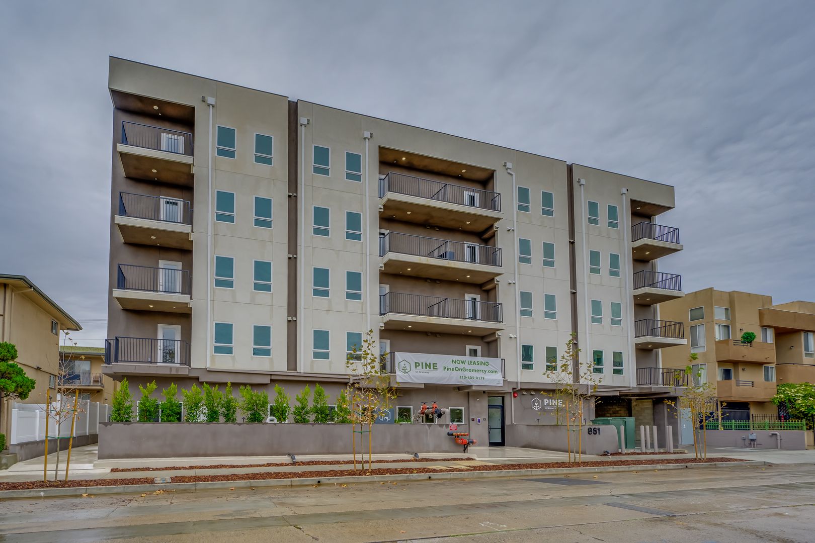 Los Angeles Apartment: 861 S Gramercy Place