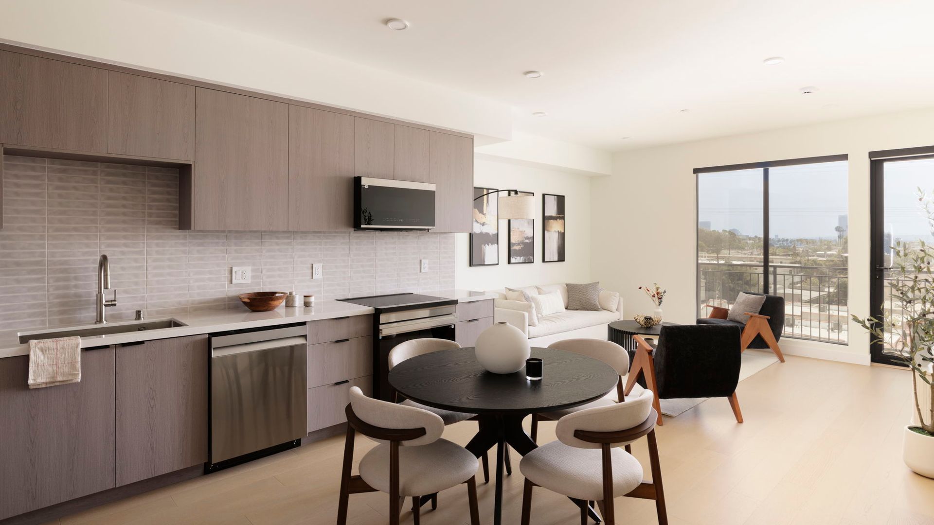 Los Angeles Apartment: 806 N Edinburgh Ave