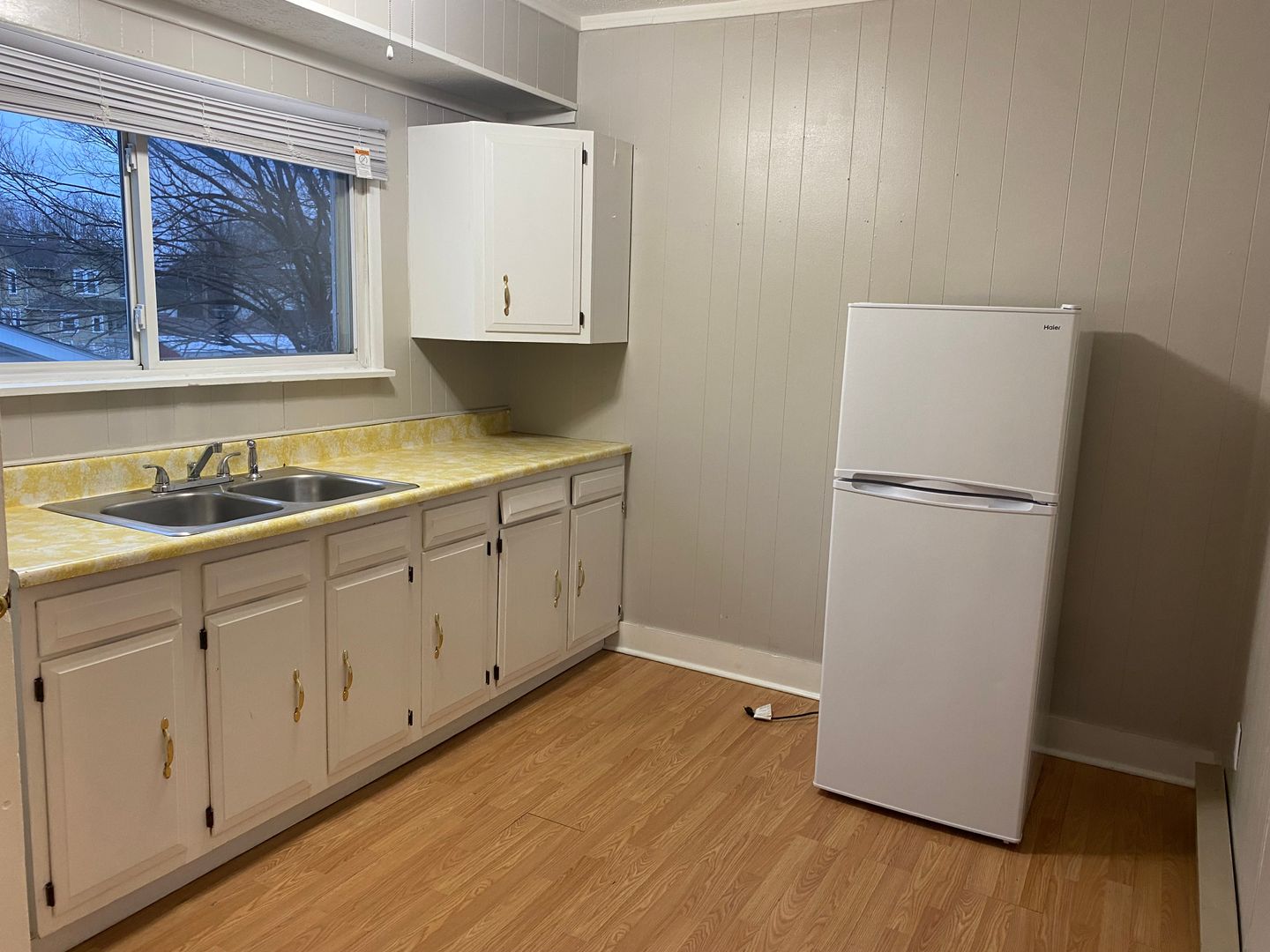 Marion Apartment: 261 1/2 Elm St.