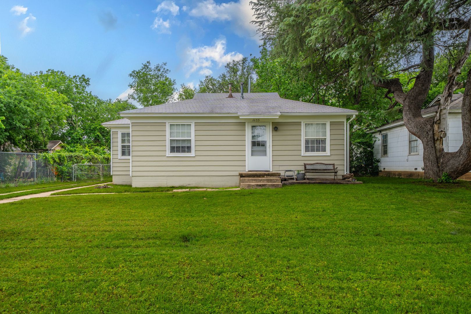 River Oaks House: 1155 Greenbrier Dr.