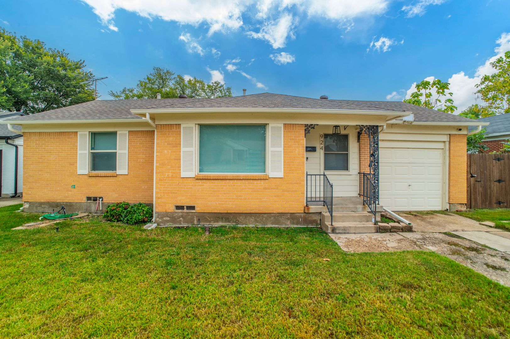 Fort Worth House: 924 E. Fuller Ave.