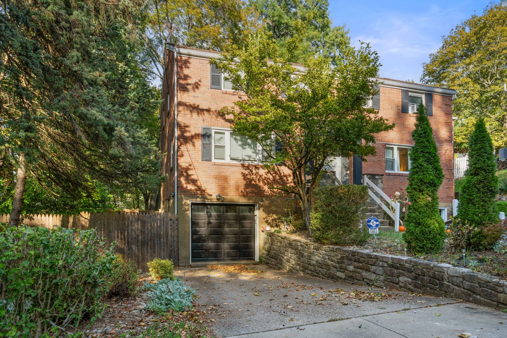 Pittsburgh House: 1051 Maple Heights RD.