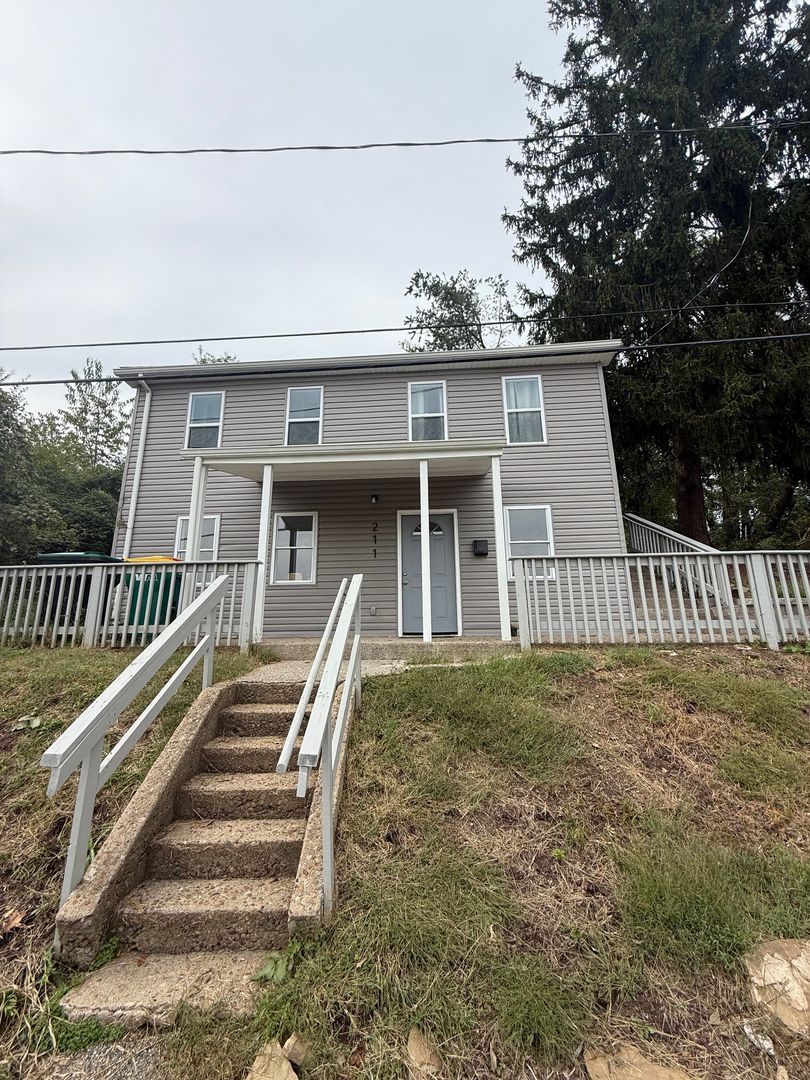 Pittsburgh House: 211 Oxford Ave.