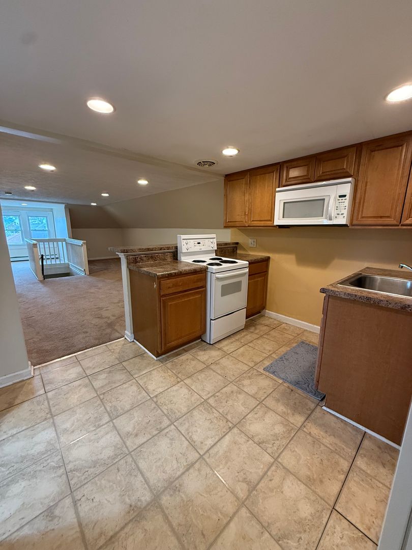 Cannonsburg Apartment: 438 Euclid Ave