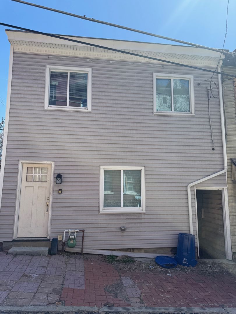 Pittsburgh House: 941 Itin St.