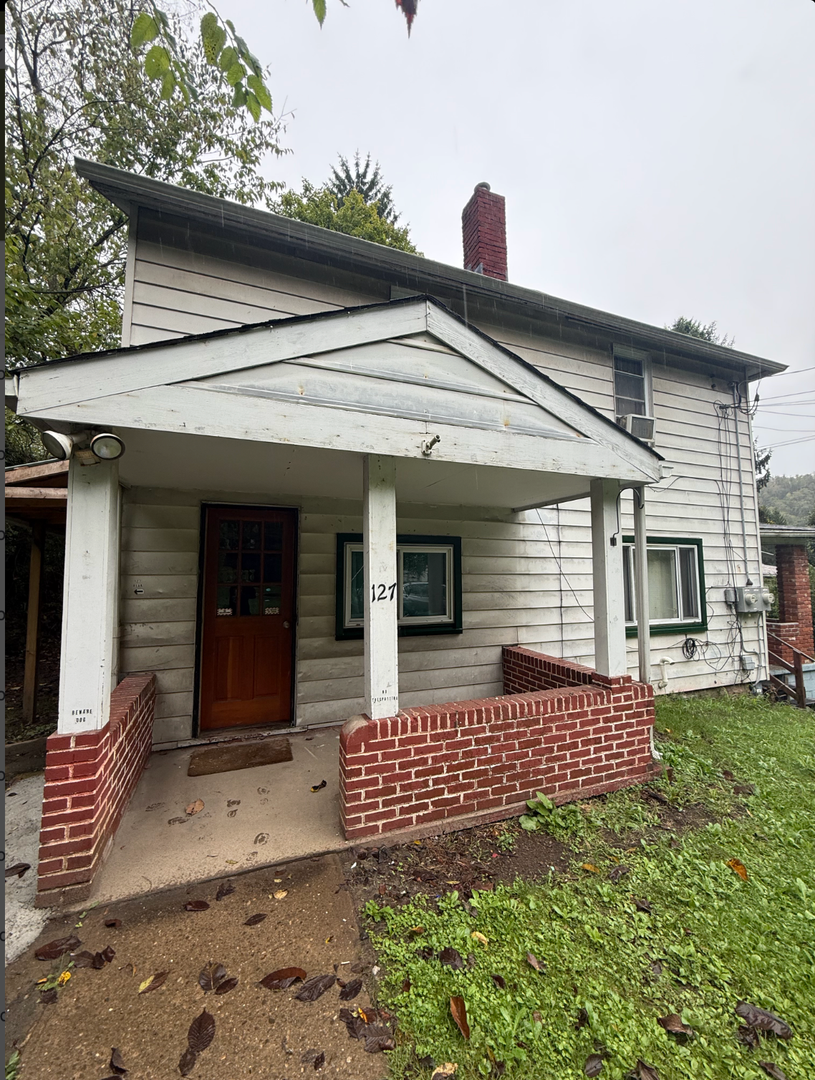 Turtle Creek Apartment: 127 Linhart St.