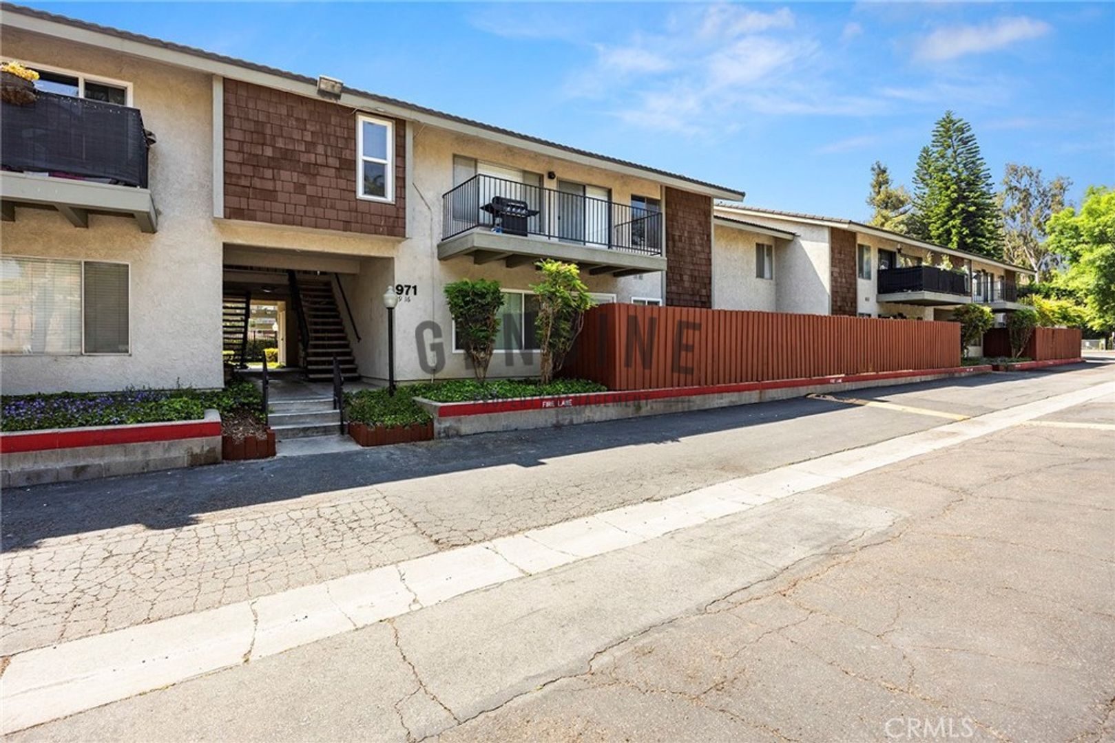 La Habra Condo: 971 S Idaho St