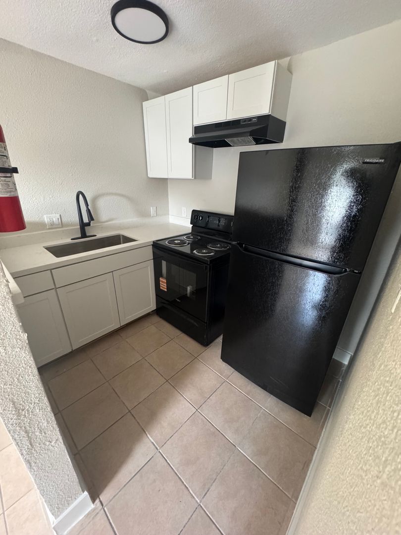 Sealy Apartment: 101 Brookside Ln