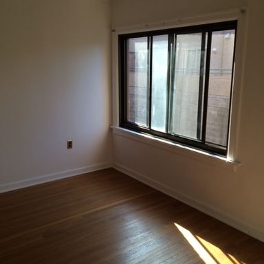 $1650.00 Corner 1BR lower Queen Anne, on bus route – photo 1