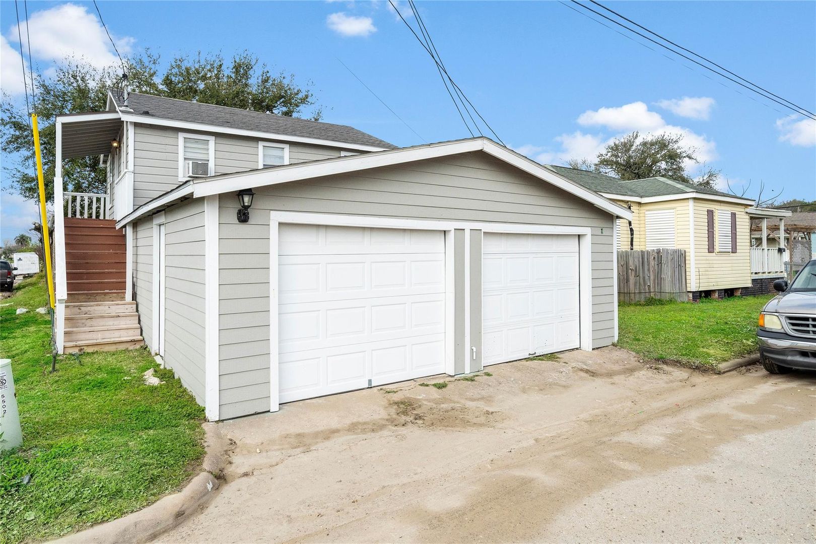 Galveston House: 5501 Menard Ave Down