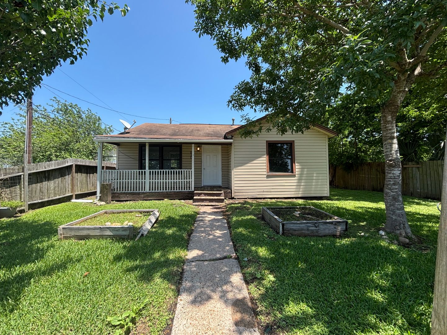 Texas City House: 810 23rd St N