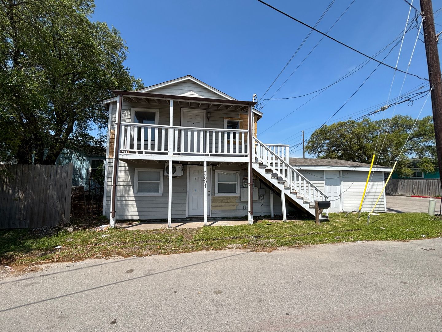 Galveston House: 5501 Menard Ave Up
