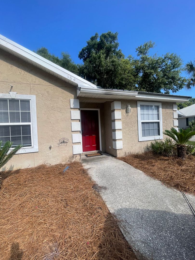 Brunswick House: 164 Leeswood Circle