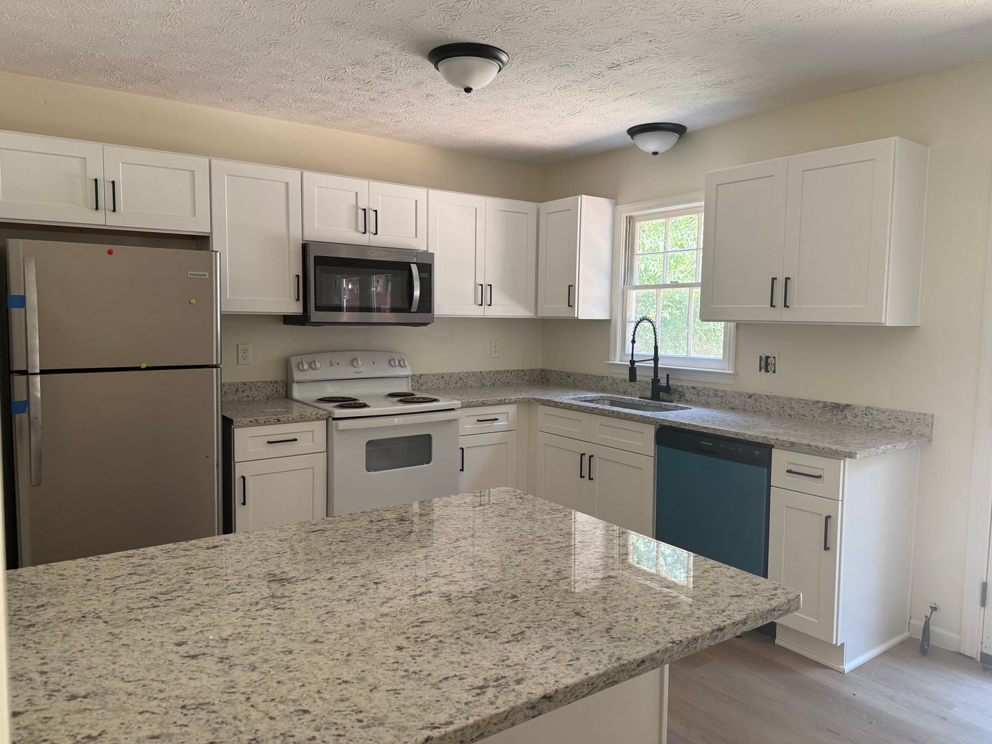 Athens Apartment: 208 Highland Park Drive