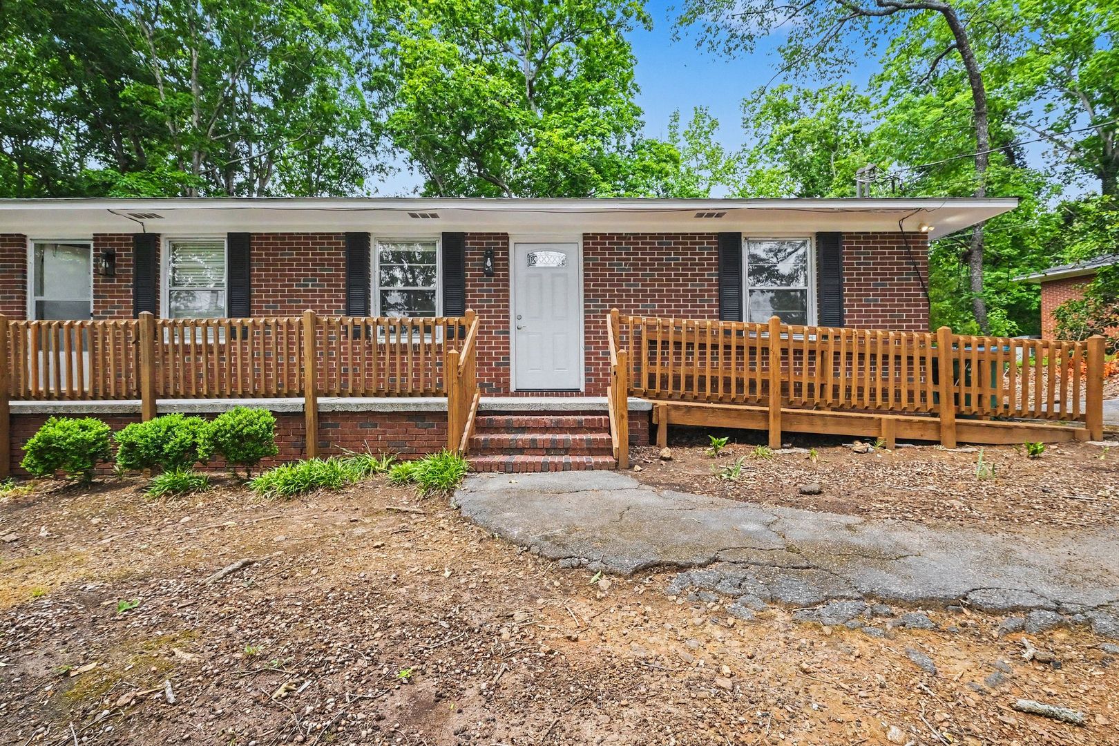 Royston Apartment: 468 Taylor St.