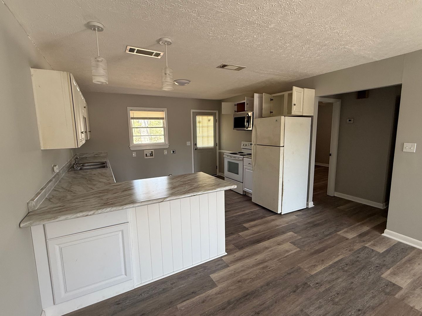 Royston Apartment: 468 Taylor St.