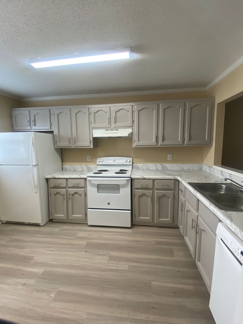 Athens Apartment: 2505 West Broad Street