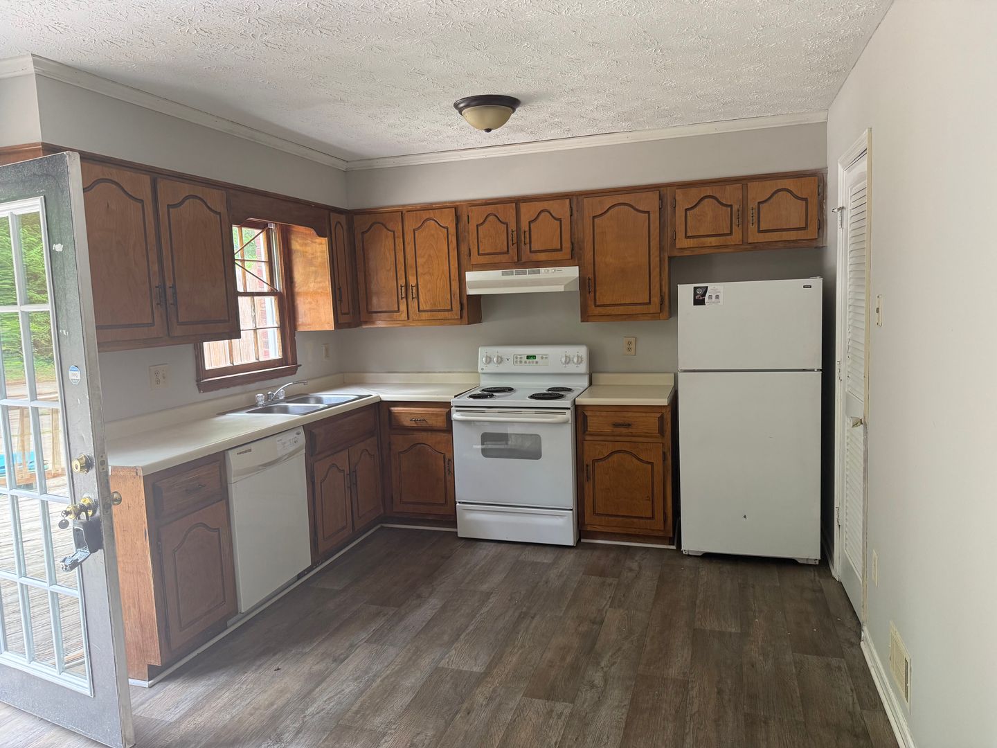 Athens Apartment: 208 Highland Park Drive
