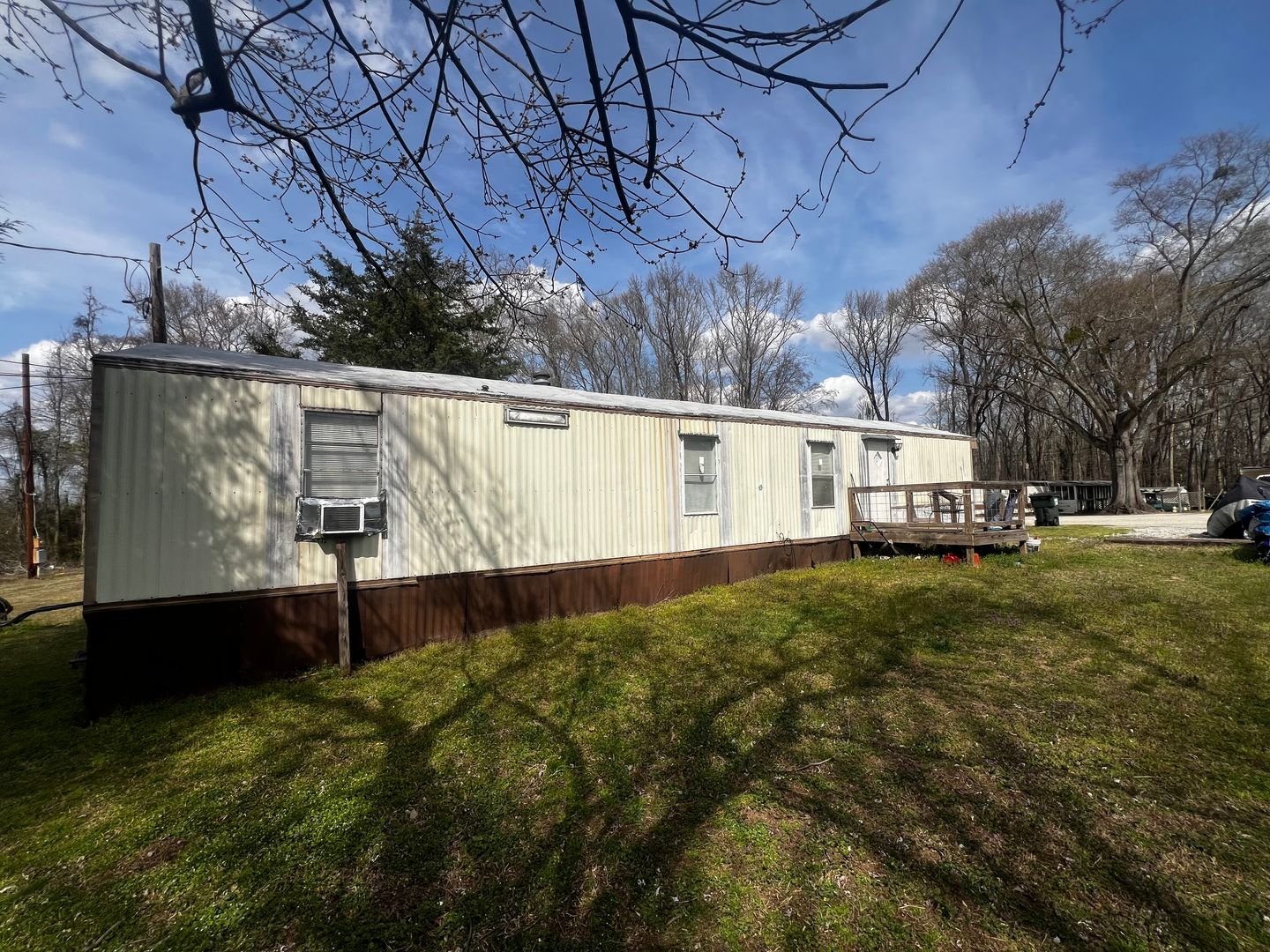 Commerce Apartment: 581 Ila Road