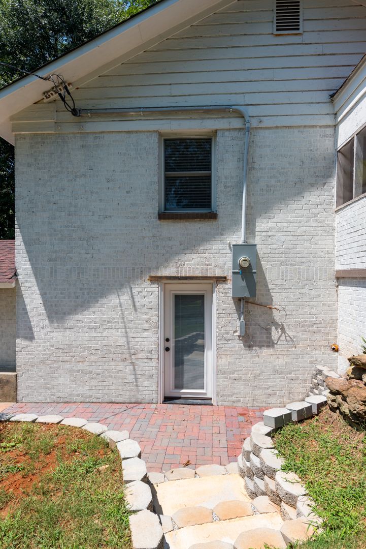 Royston Apartment: 2615 West Main St