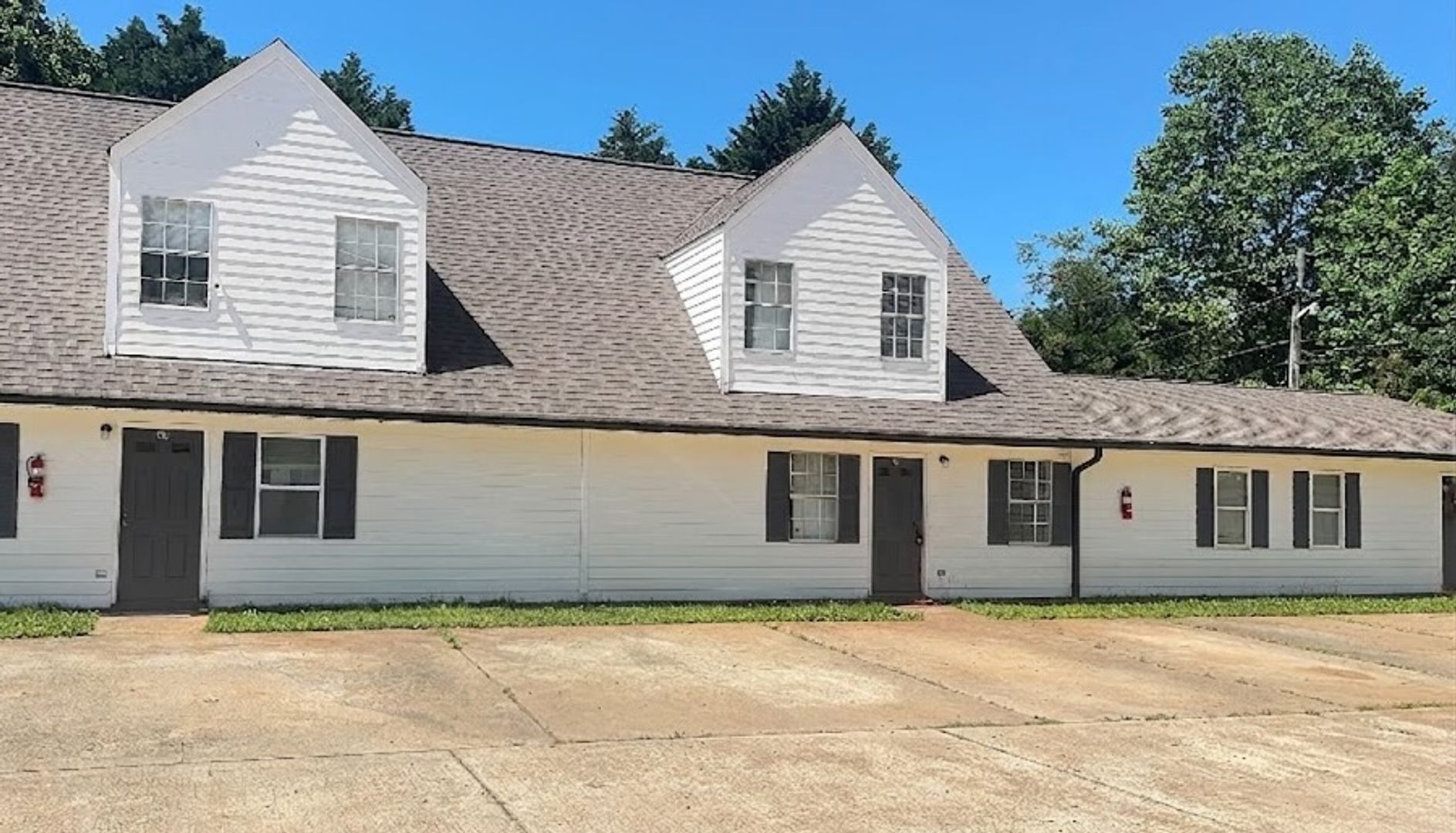 Cleveland Apartment: 896 Campbell Street